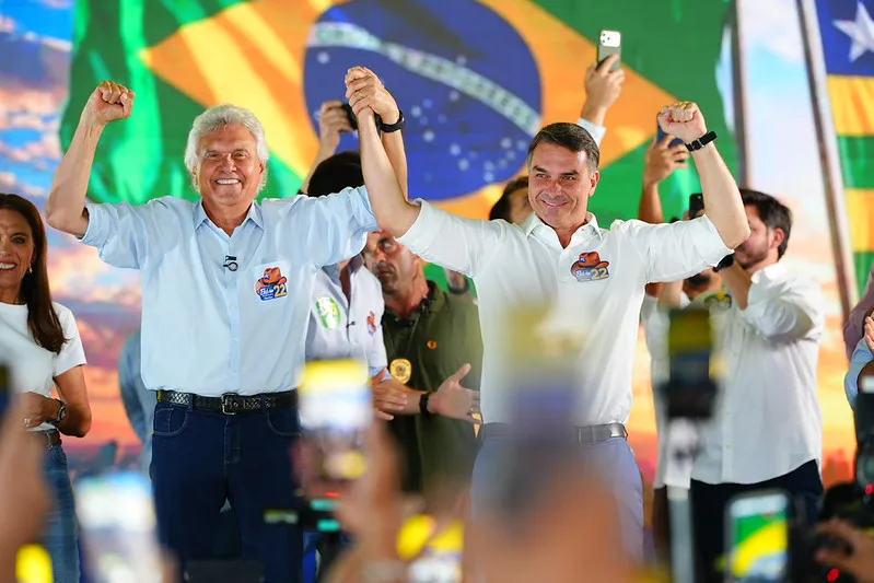 Caiado nega articulação para assumir ministério com Flávio Bolsonaro