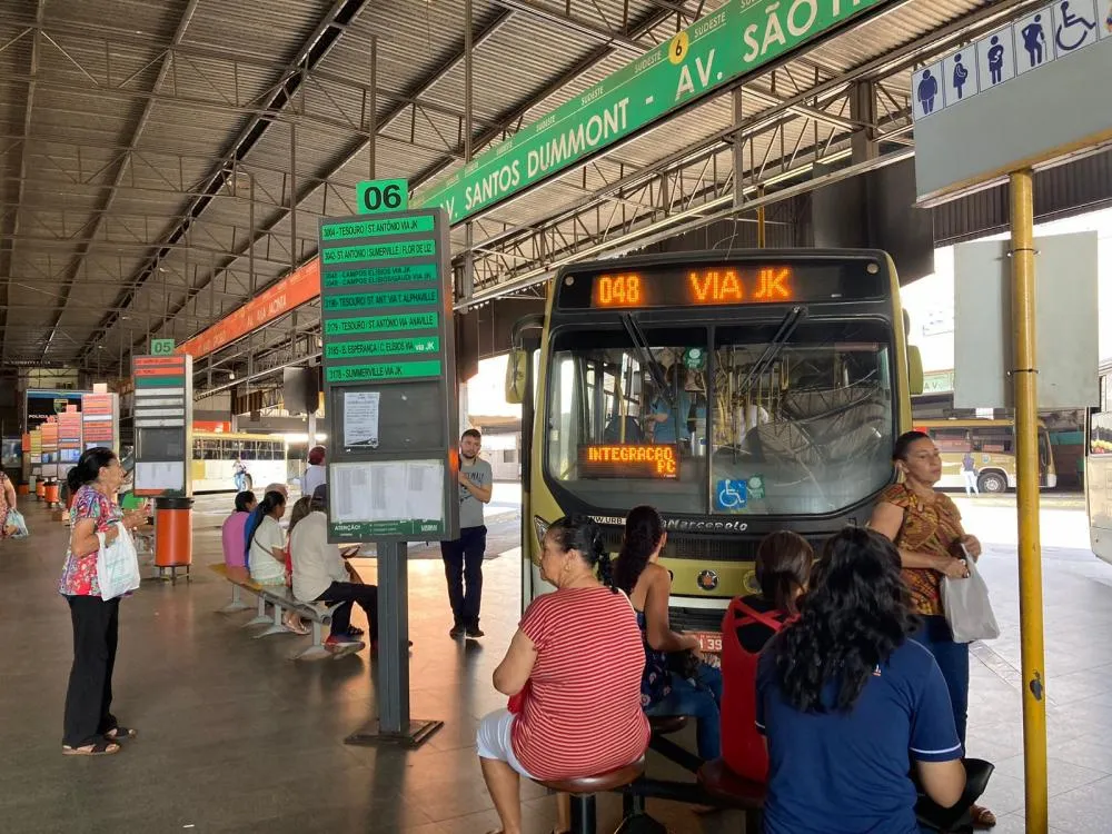 Prefeito promete construir sete microterminais de ônibus em Anápolis